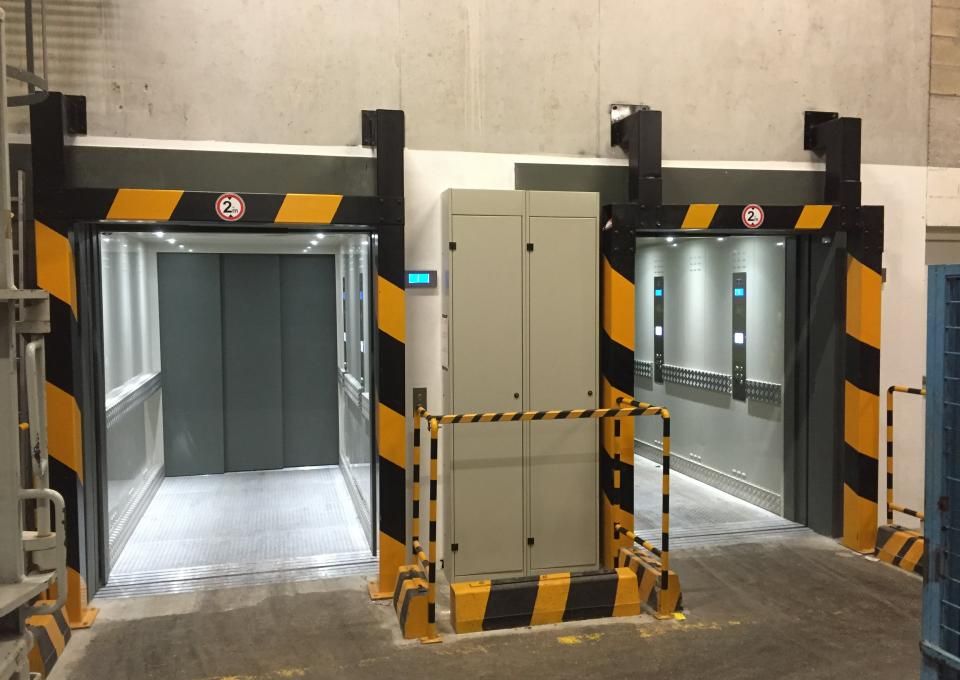 Monte-charge Atlas Gigas pour bâtiments industriels - Kleemann Hellas - Charge 1050-2500 kg - Consommation réduite et précision d'arrêt_1