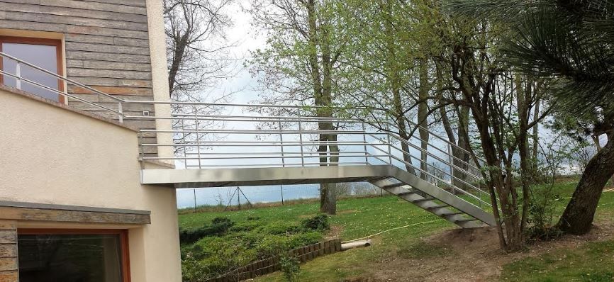 Escalier extérieur en inox poli-brossé avec marge en clés - NCI Nouveau Concept Inox_1