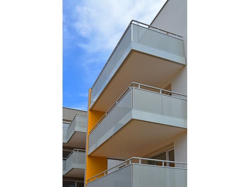 206 012 106 - Garde-corps en aluminium - Bugal SA - Main courante ronde Ø50mm - Remplissage tôle perforée_1