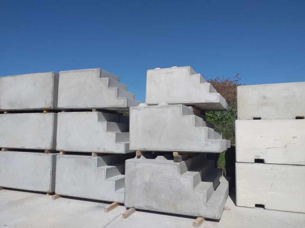 Escalier en bloc béton emboîtable et adaptable_2