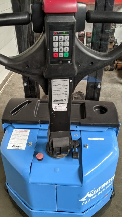 Gerbeur électrique Toyota 7SM12 - Électrique, 2700 mm de levage, 1200 kg de capacité_1