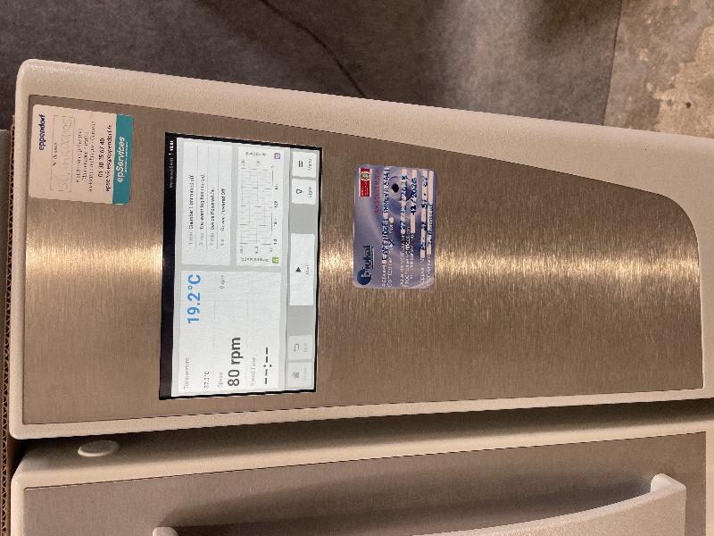 Agitateur-incubateur Eppendorf Innova S44i_1