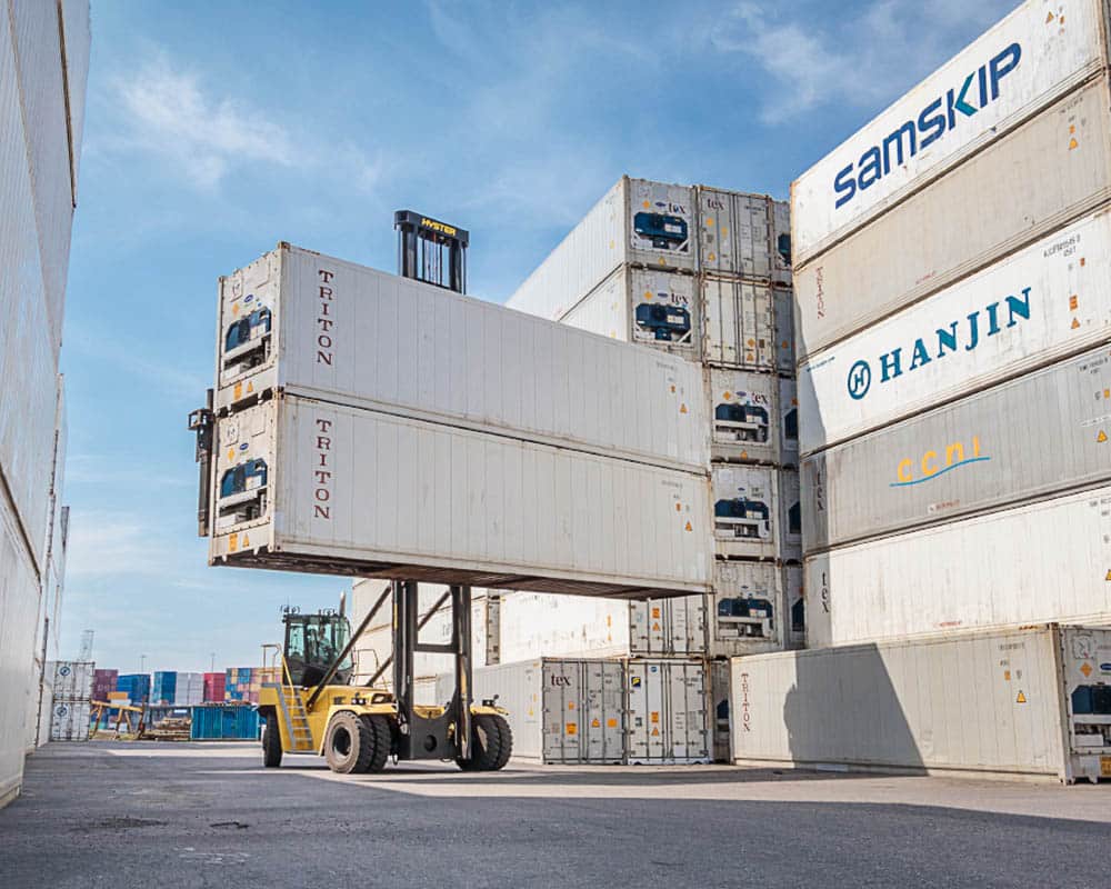 Chariot porte conteneur vide sur 3, 4 hauteurs allant jusqu'à 52T - HYSTER_1