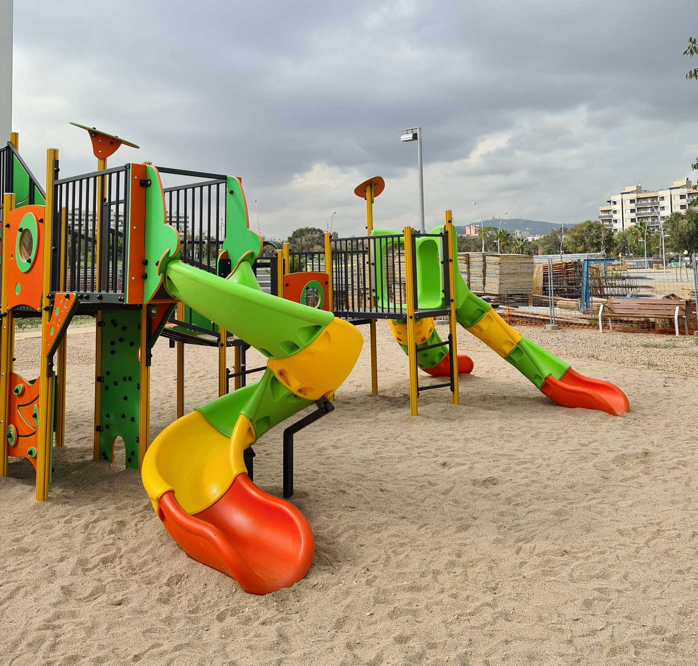 Aire de jeux Elix - JALU10 - Aluminium robuste, toboggans antistatiques et éléments inclusifs_1