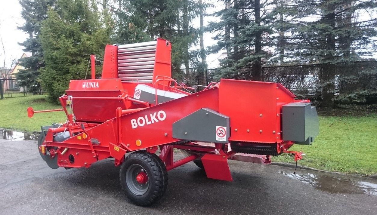 Arracheuse de pommes de terre et de légumes bolko - unia - puissance requise 30 et 40 ch - capacité de la trémie 1250 kg_1