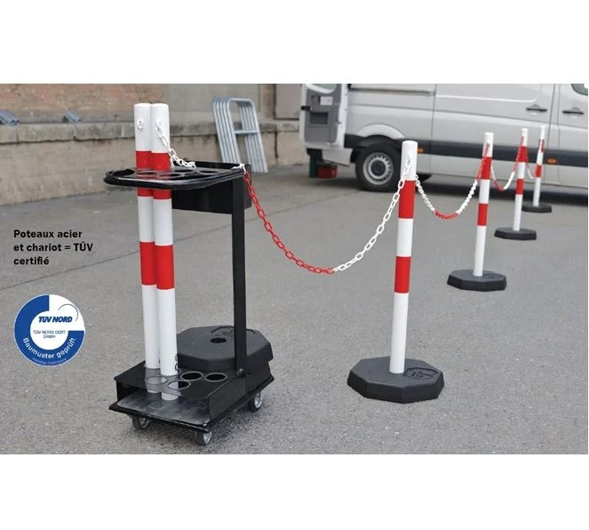 Chariot avec 6 poteaux rouges et blancs_1