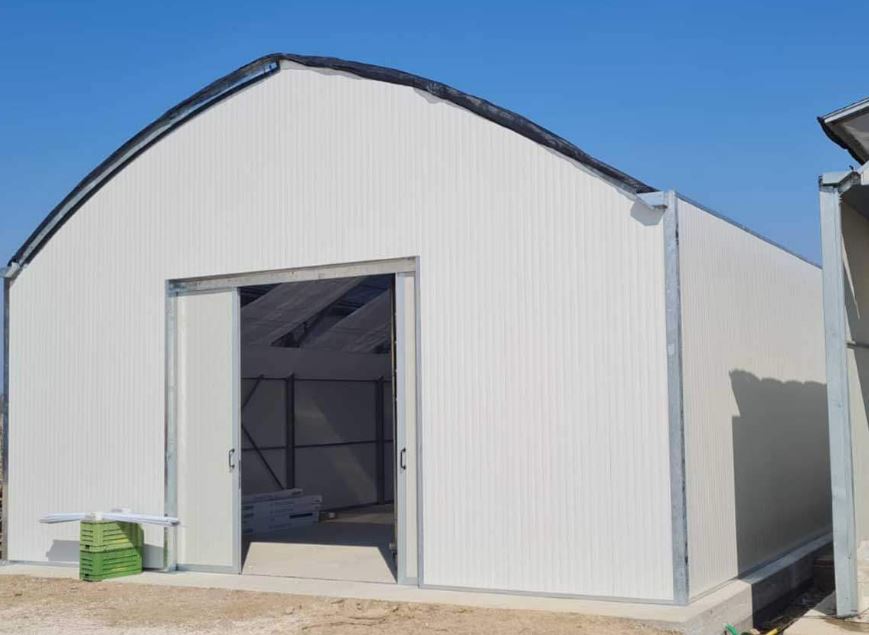 Entrepôt agricole avec faîtière double courbe en treillis pour  environnements  plus exigeants - Multiart TR_1