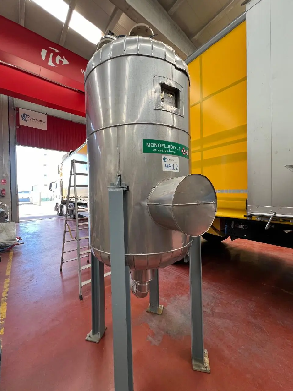 Cuve en acier inoxydable 1 074 litres isolé thermiquement d'occasion - référence : c9612_1