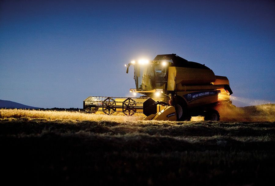 Moissonneuse New Holland avec trémie de 6 400 litres