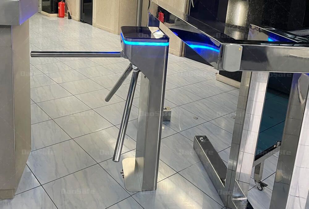 Tourniquet tripode d'accès à 3 bras HoR-DSN-50 - Design compact et indicateur LED_1