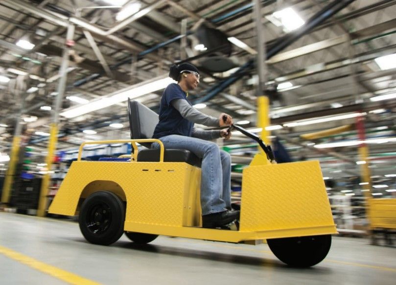 Cushman Minute Miser - tracteur logistique Crown - capacité nominale 550 lb - alimentation 24V CC - 2 places_1