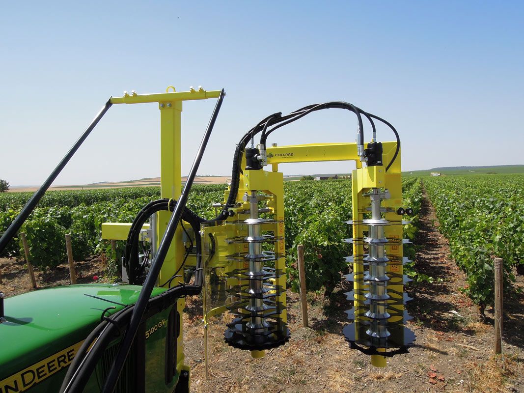 Prétailleuse Collard - Vignes larges 1 ou 2 rangs - Châssis LP ou AVR repliable - Modes d'ouverture au piquet_2