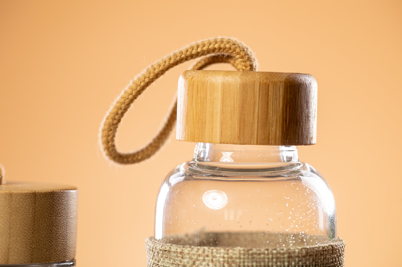 Gourde en verre 500 ml - manchon naturel en polyester - couvercle bambou_1