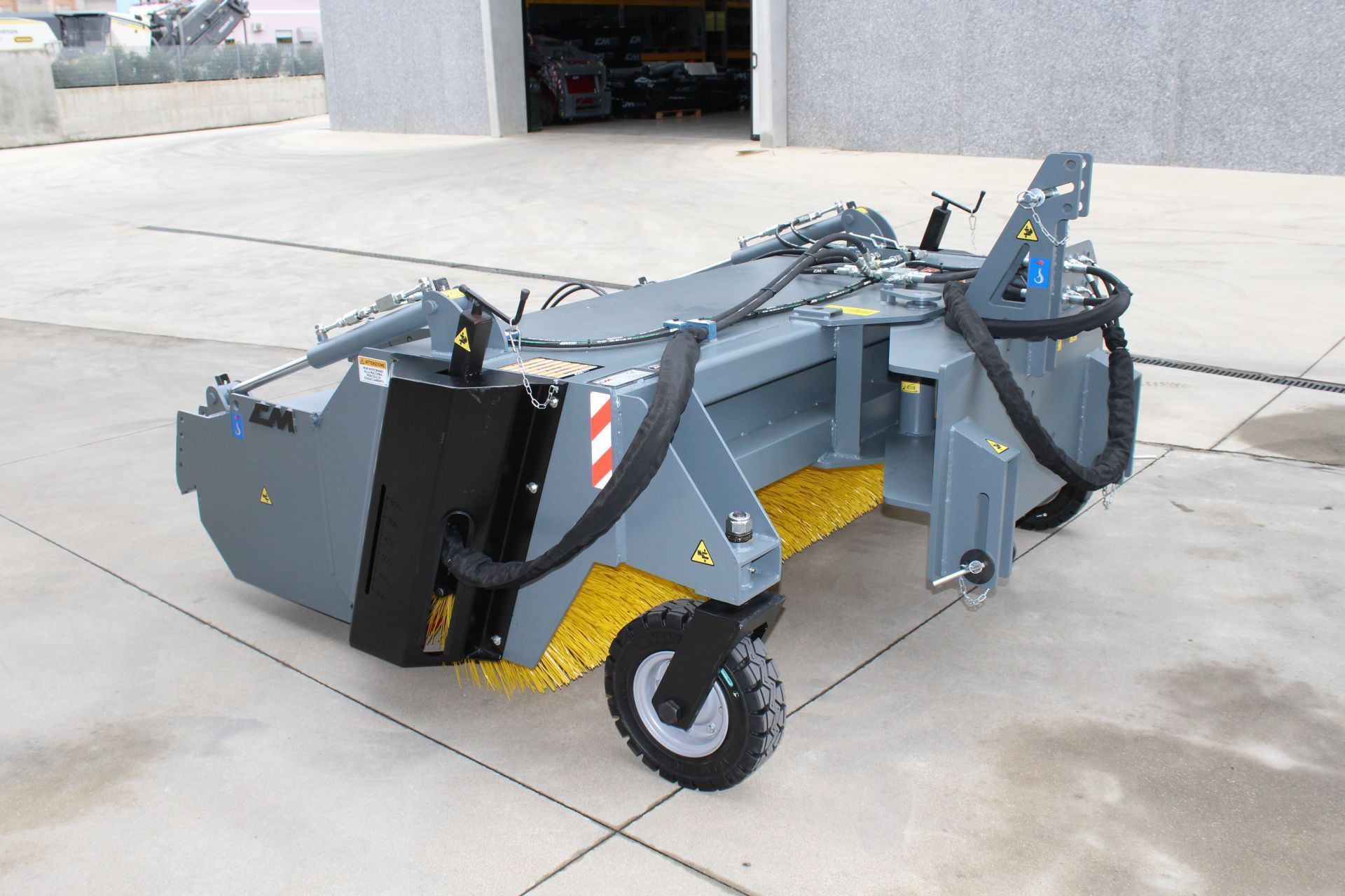 Balayeuse aligneuse ramasseuse agricole pour tracteurs chargeuse sur pneus_2