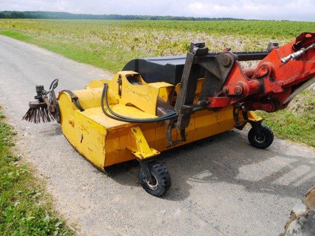 Balayeuse Eastern Attachments RS220 - Occasion - Largeur 2,20m - Réserve d'eau 200L - Bon état_1