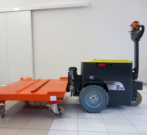 Tracteur pousseur TR 30 Innovep doté de roues gonflables