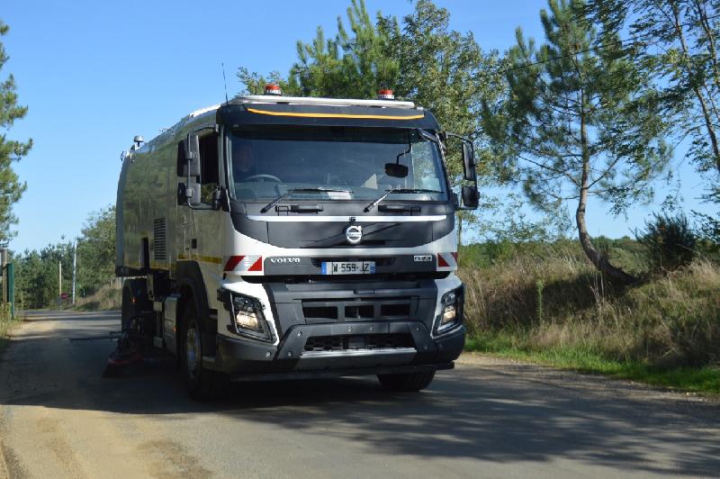 Balayeuse économique avec largeur de travail jusqu'à 3 300 mm