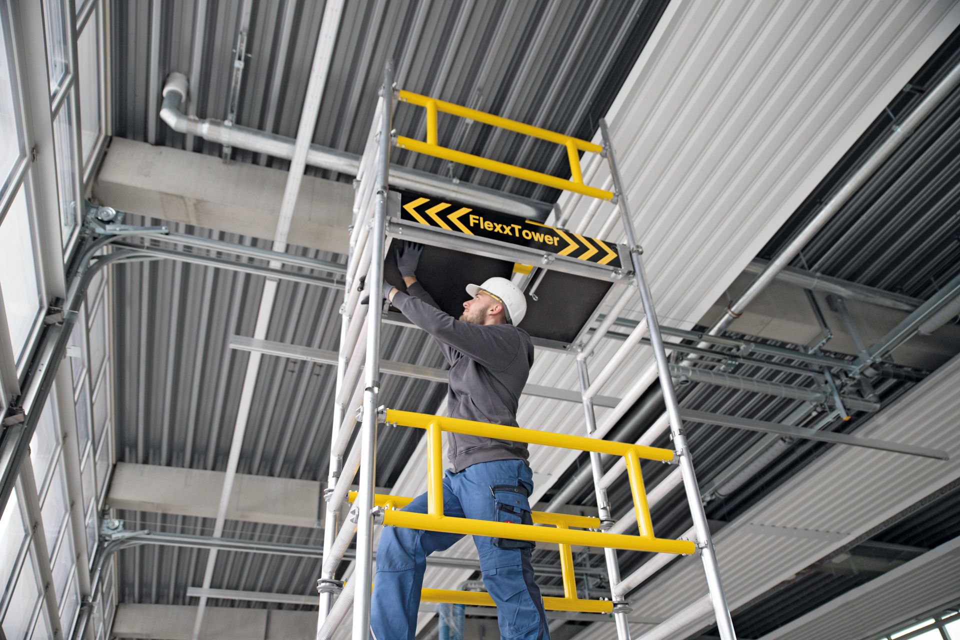 Échafaudage mobile en aluminium robuste pour une hauteur de travail de 6,1 m