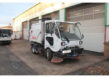 Balayeuse aspiratrice 2,5m3 - Scarab Minor - Double aspiration, pompe haute pression 120 bars et climatisation_1