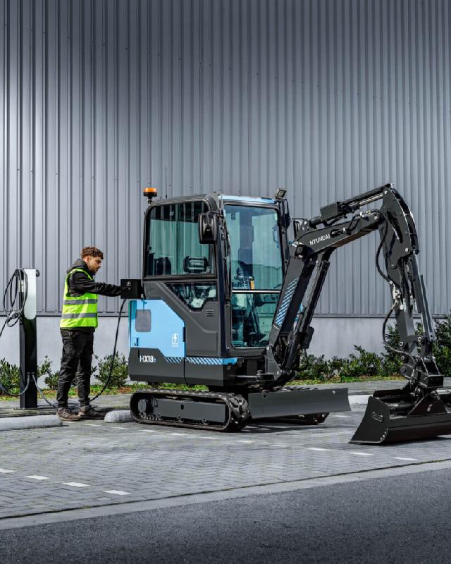 Pelle compacte électrique HYUNDAI HX19 e - Puissance d'excavation et de levage supérieure, batterie haute capacité_1