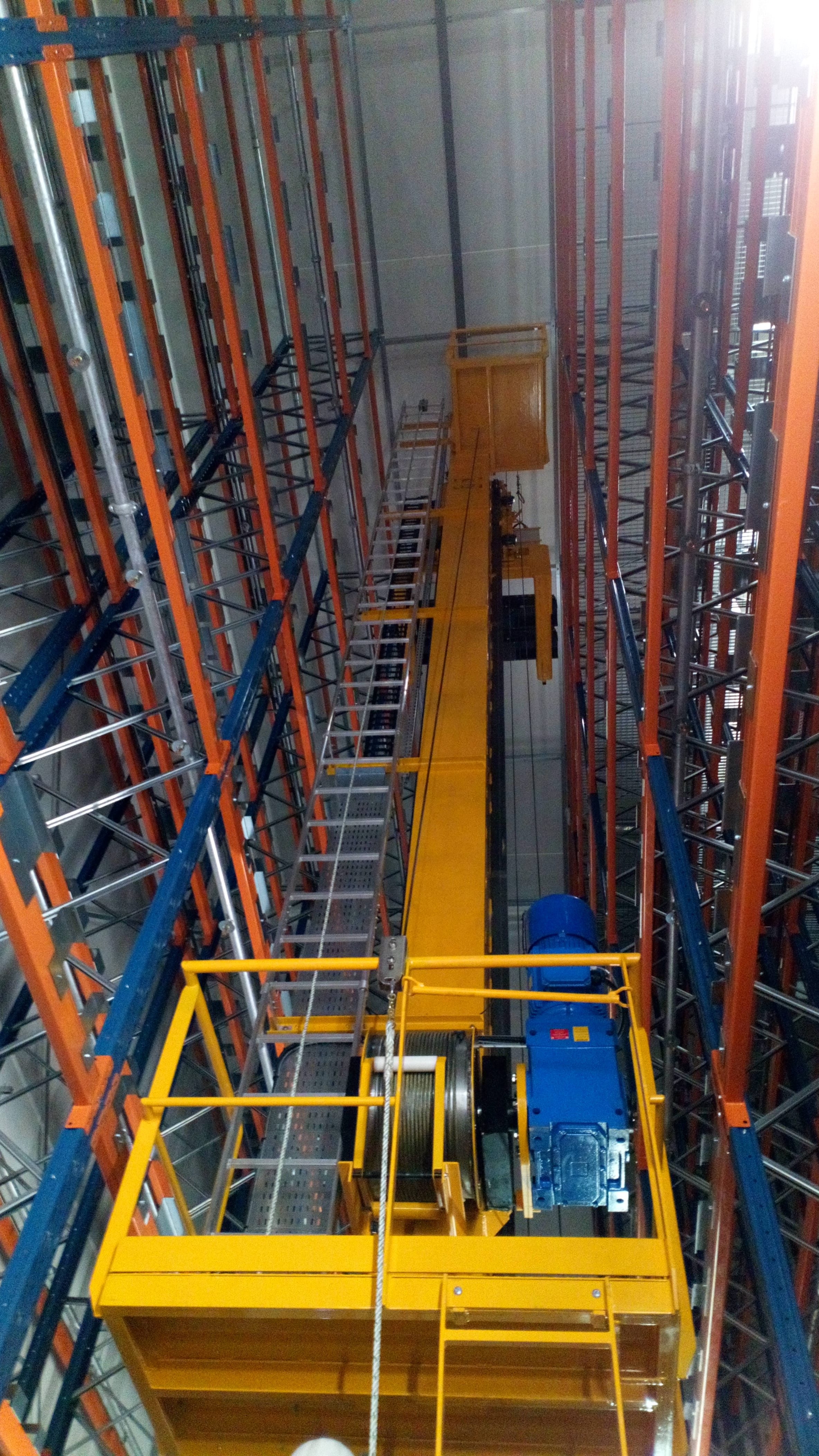 Transstockeur à fourches télescopiques (simple, double, triple profondeur)_1