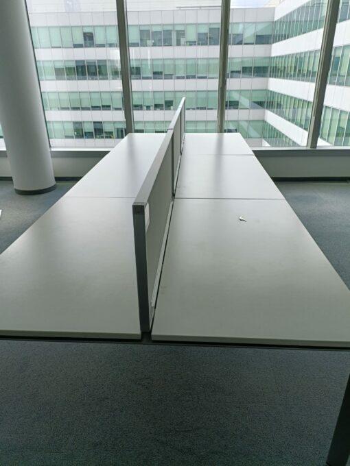 Bureau Bench 6 positions d'occasion - Steelcase - avec cloisons séparatrices et design moderne_1