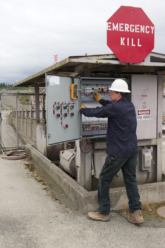 FL27-II/EUR - Multimètre numérique portable FLUKE - Étanche IP67 pour environnements extrêmes_1