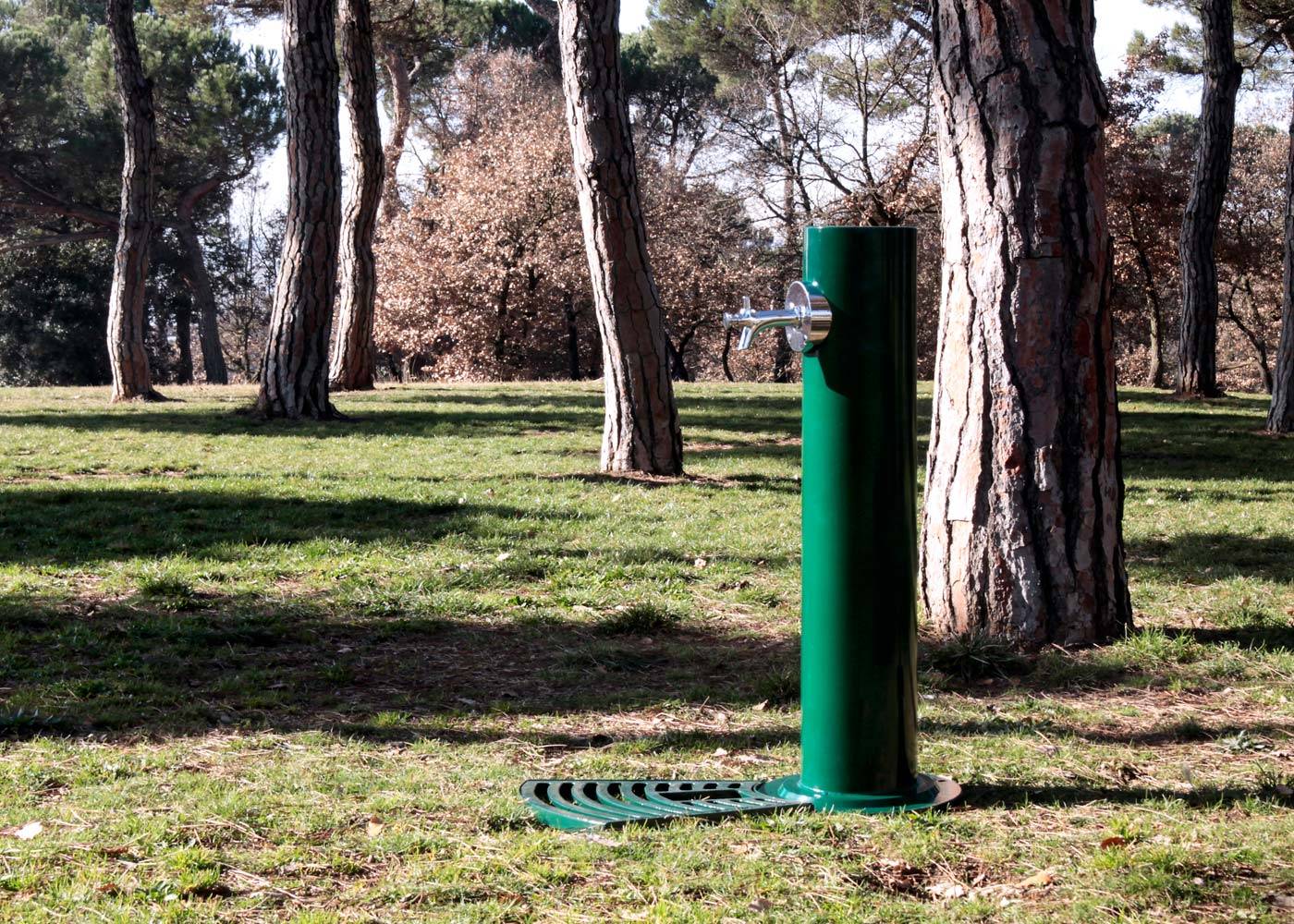 Fontaine à boire Egea UM510-1 - acier vert RAL 6005 avec robinet poussoir nickelé_1