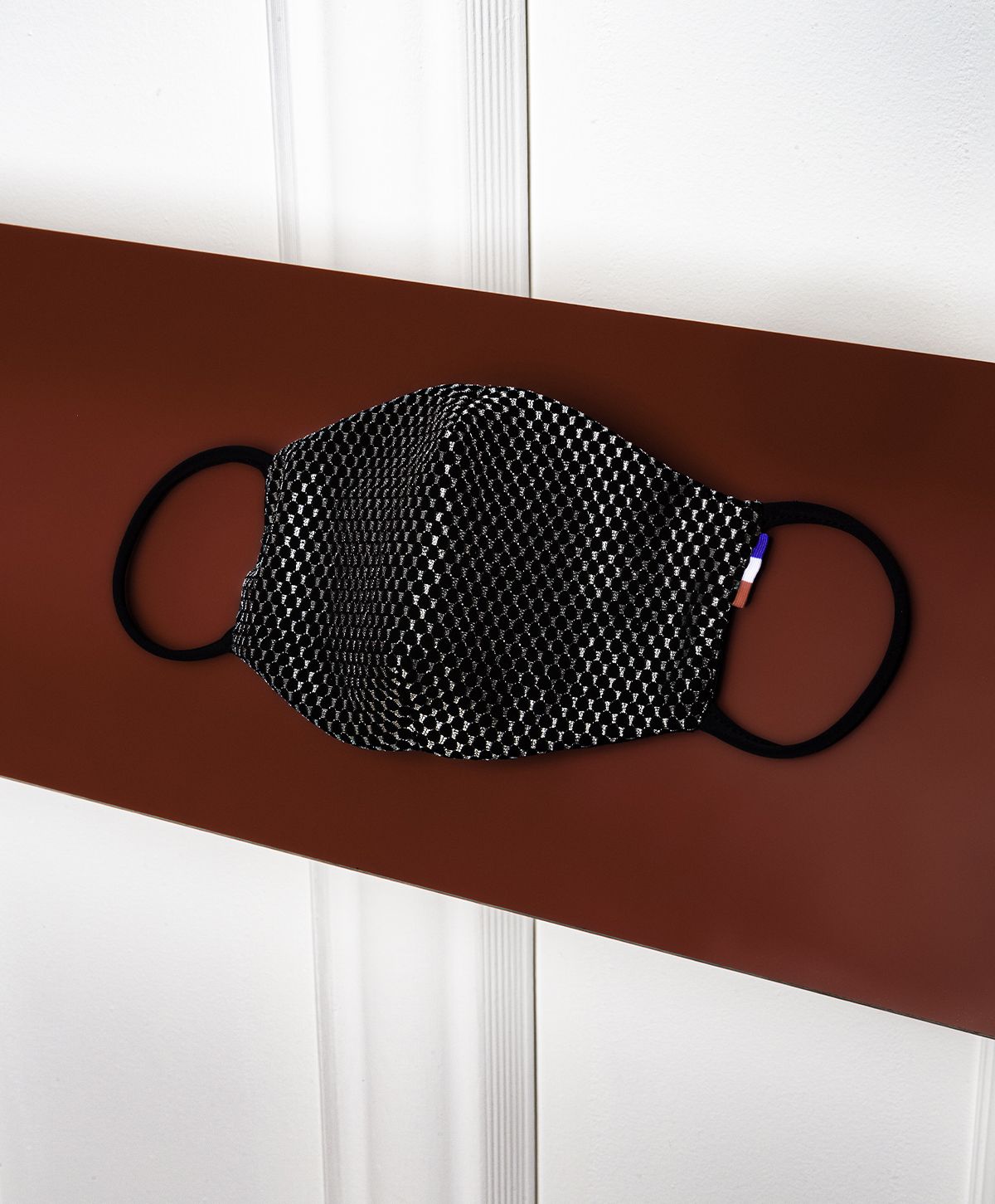 Masque barrière grand public - Star Dust - Modèle chic avec barrette nasale et motifs métalliques_1