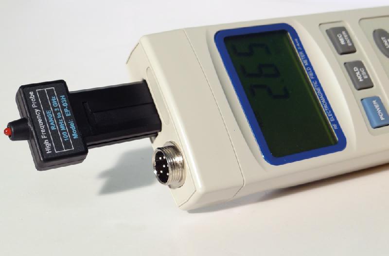 FI99MC - Mesureur de champs électromagnétiques 3 GHz avec 2 sondes - Sensibilité élevée pour mesures environnementales et industrielles_1