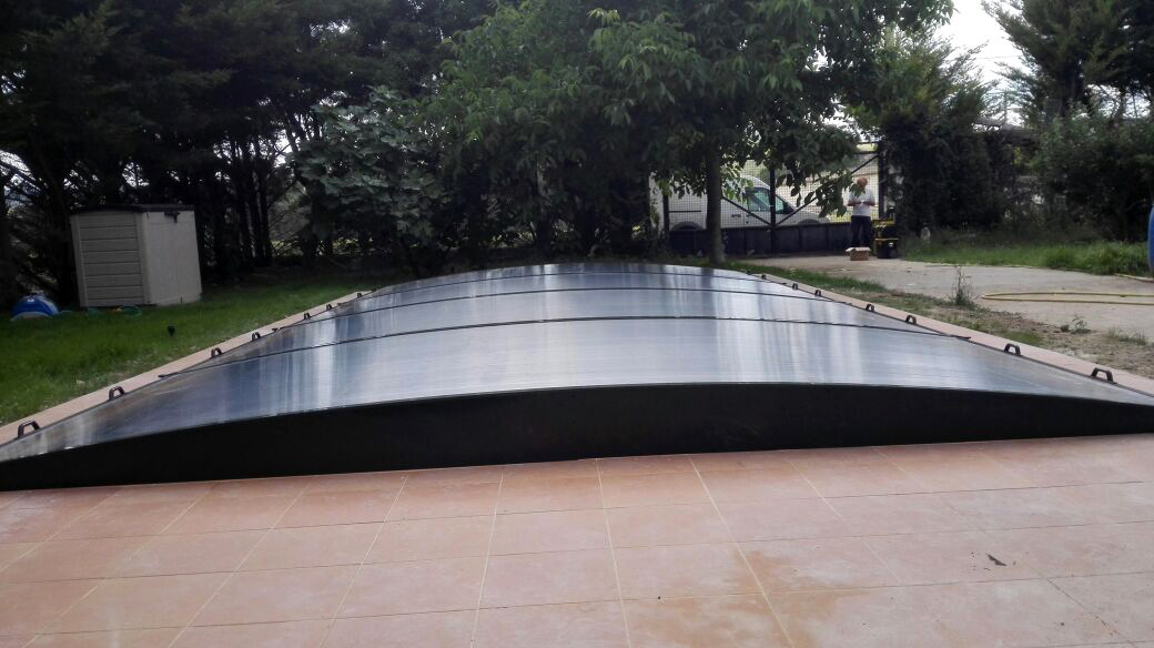 Abri piscine bas Tapia en polycarbonate translucide - façade fixe ou démontable - renforts tous les 50 cm_1