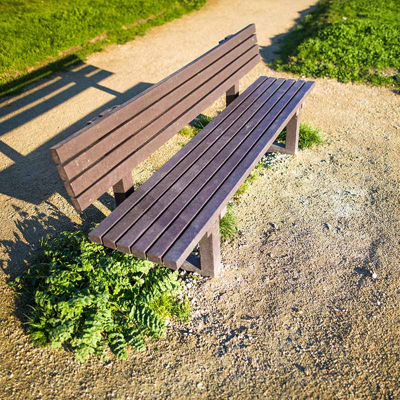 Banc public en matériau recyclé avec dossier  madrid_1