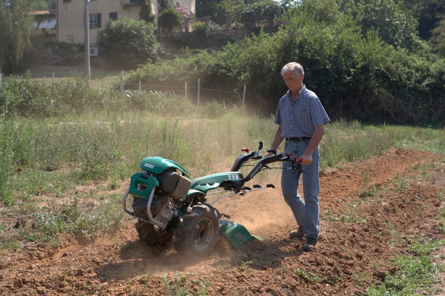 Motoculteur polyvalent pour le labour, l'entretien des parcs, le fauchage - ferrari 338 powersafe®_1