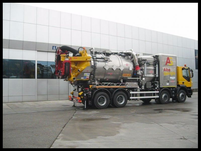 Cap Bora Excavation - Camions Aspirateurs Cappellotto - Pompe spéciale à lobes et système de bennage breveté_1