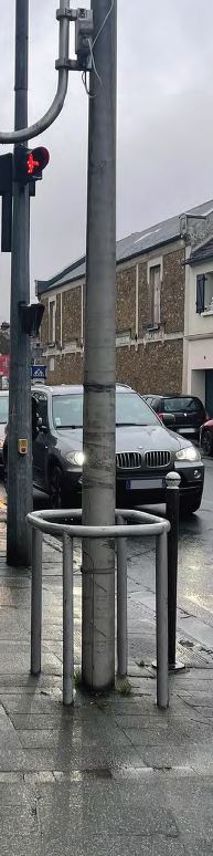 Corset de protection à sceller - Arceau urbain - Tube acier Ø 60mm - Dimensions: 775mm x 650mm x 650mm_1