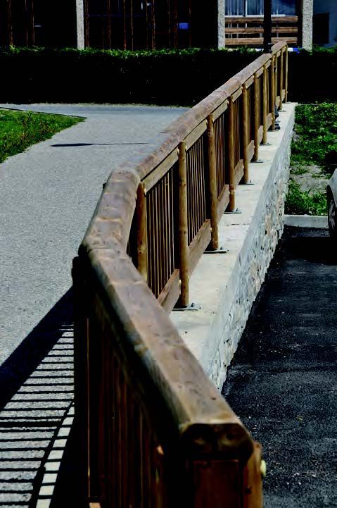 Rembarde piétonne renforcée en bois et acier galvanisé - facile à poser, alignable en courbe et dévers_0