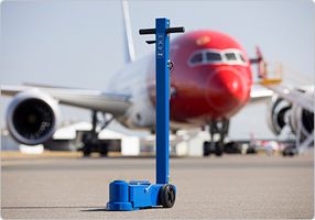 25-2AP - Cric hydropneumatique pour industrie aéronautique - AC Hydraulic - Capacité : 25T_1