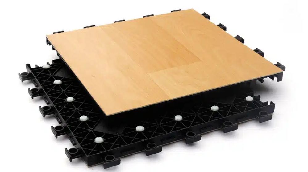 Dalle haut de gamme personnalisable pour gymnase intérieur professionnel - Parquet Pro - PVC imitation bois, système anti-décrochage_1