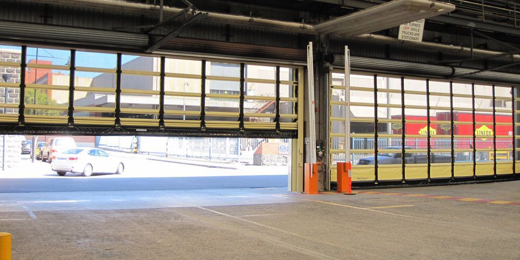 Porte automatique à repliement pour ouverture jusqu'à 11 x 11 m
