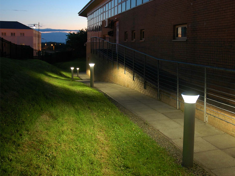 Borne lumineuse d'éclairage public / led / 10 - 30 w / en aluminium et bois / 1 - 2.3 m_2