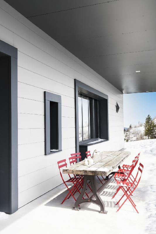 Peinture bois extérieur Climats Extrêmes® V33 - Blanc satiné - 0,5 L - Protection microporeuse, sans sous-couche, pour bois neufs et anciens_1