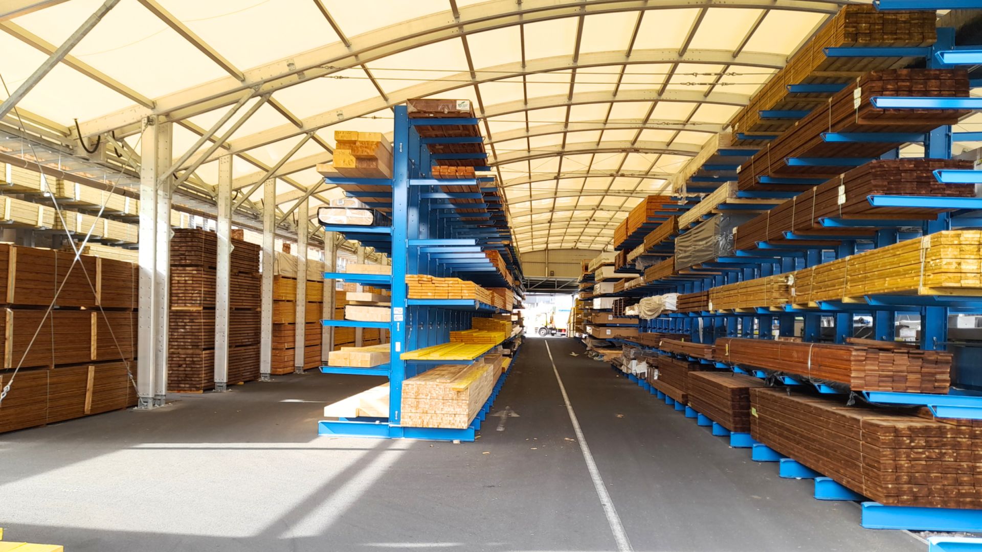 Auvent industriel pour abriter vos produits, matériaux et véhicules - Neivalu Oxygen_1