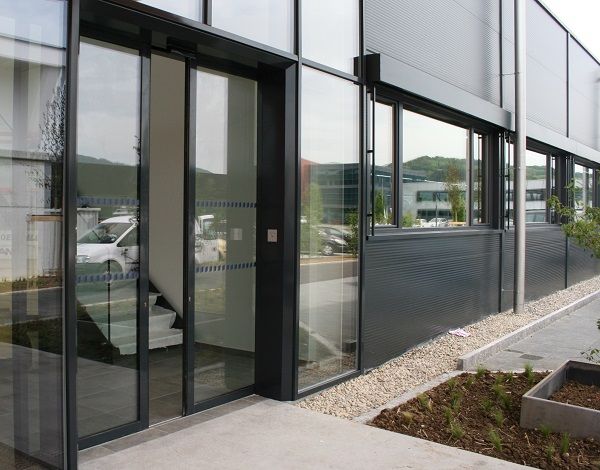 Porte automatique à rupture de pont thermique Softica - efficacité énergétique, isolation optimisée_1