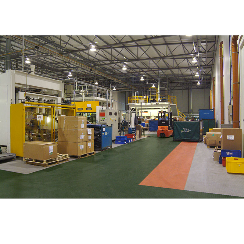 Revêtement de sol industrie, usine - équipe professionnelle avec expérience_1