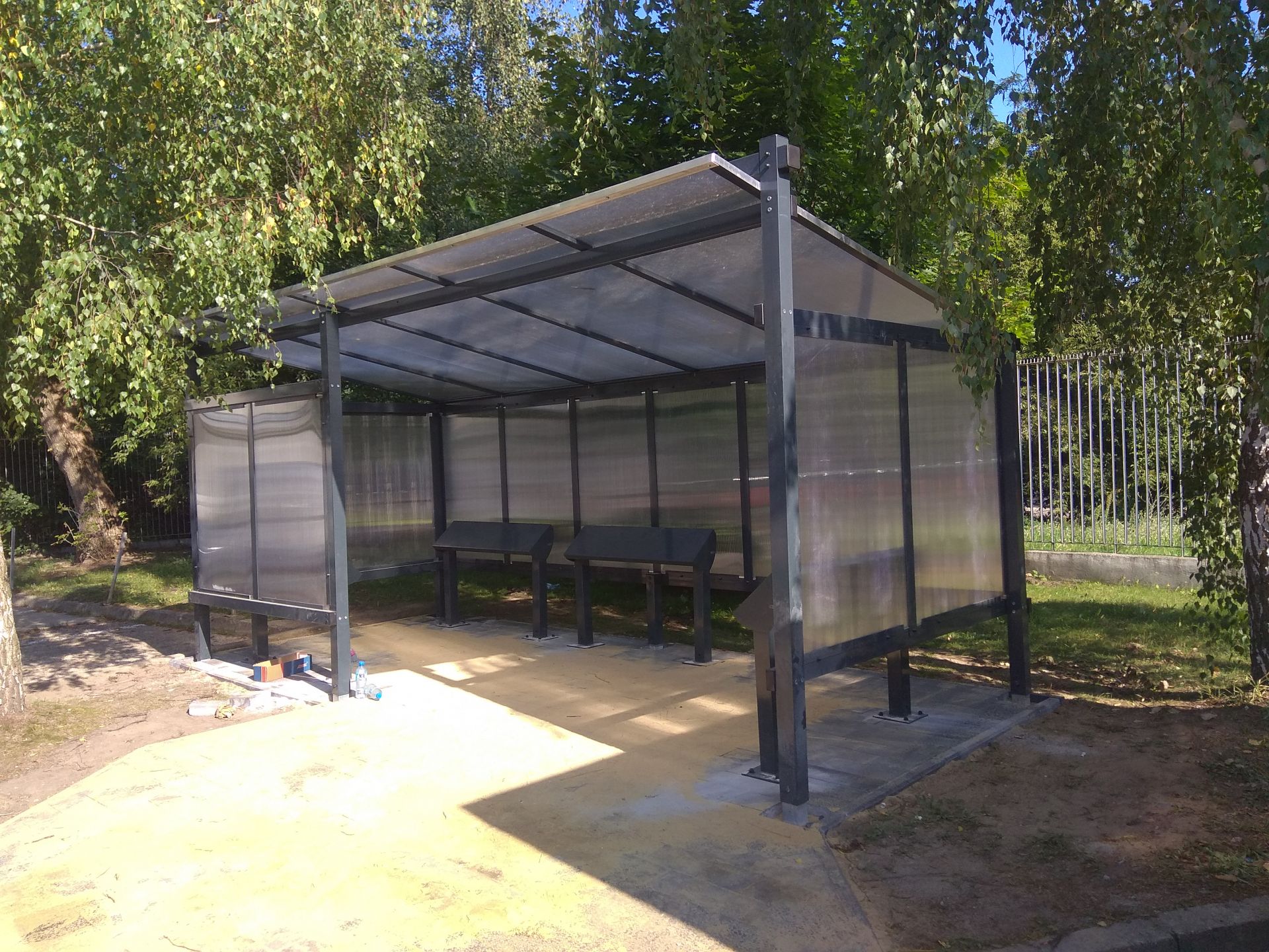 Abri bus THION - modulable et personnalisable - tailles et coloris variés - toiture convexe_1