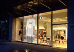 Écran vitrine LED transparent - Technologie GLASSTEC et GHOST - Jusqu'à 85% de transparence_1