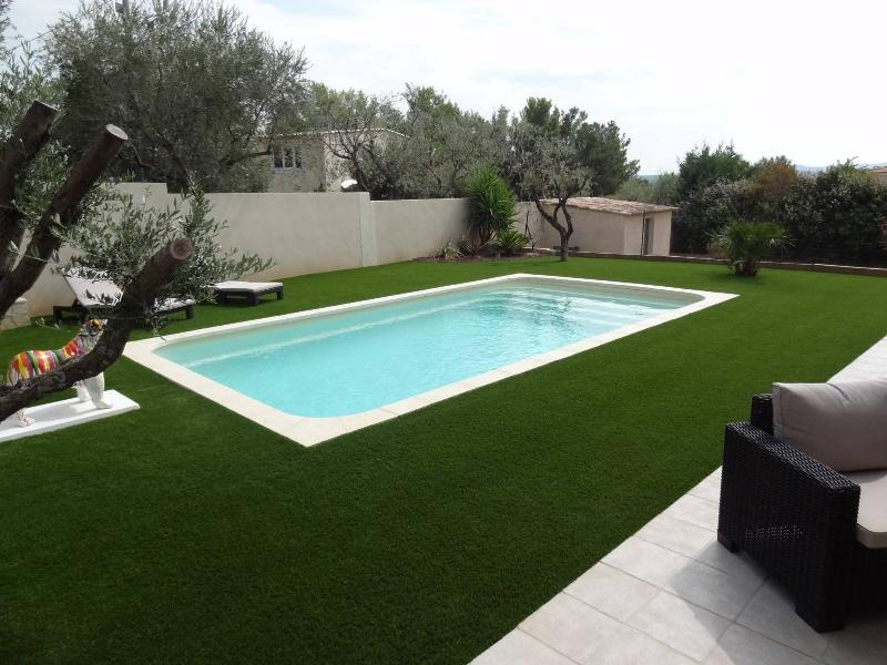 Kit piscine coque polyester rectangulaire avec escalier intérieur déclic800 (8x3.70) à aubagne_1