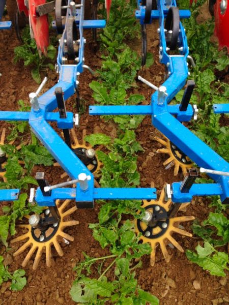 Machine agricole Econet SGI avec châssis monopoutre repliable