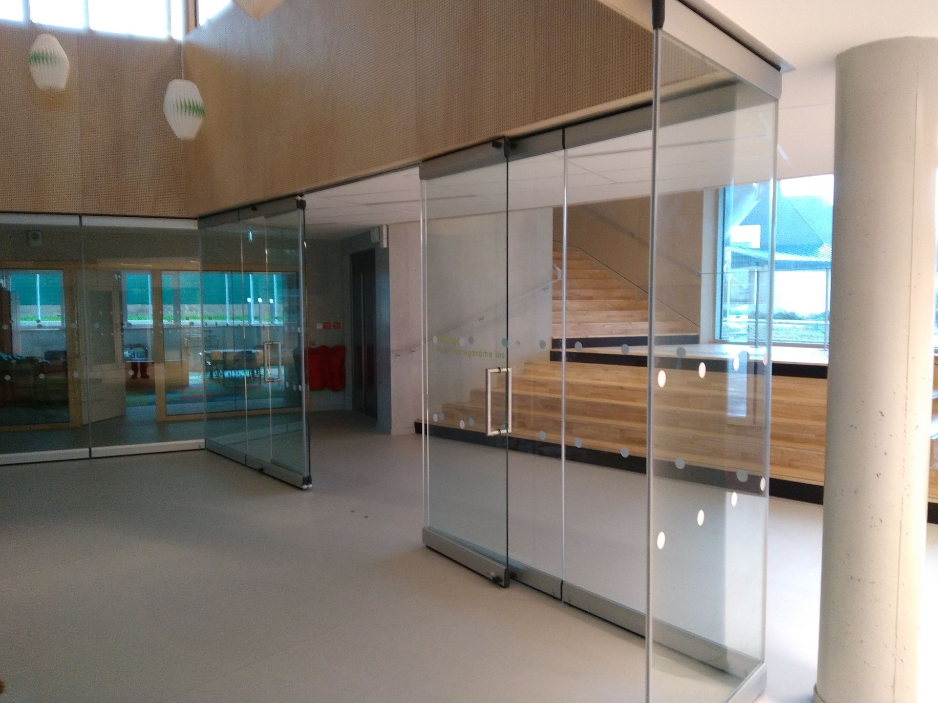 Cloison mobile vitrée G3000 - panneaux indépendants, verre trempé ou feuilleté, design transparent_0