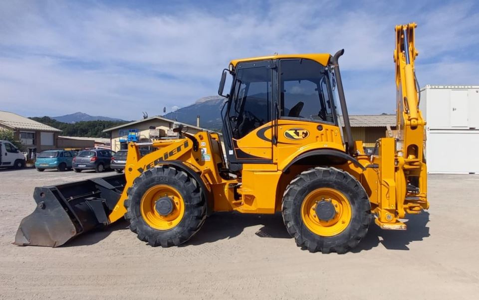 Tractopelle articulé d'occasion en très bon état, sur pneus - VENIERI 10.23D_1